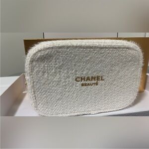 New unused and Authentic Chanel pouch Beauty
Holiday Edition/Cosmetic Bag